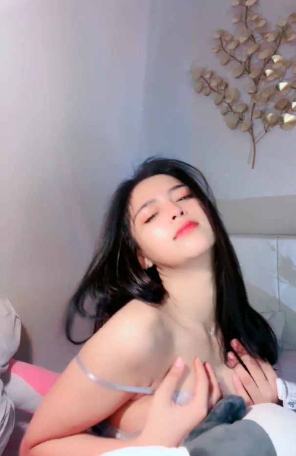 Nonton Film Solusi Crt Terbaik Live Bareng Hella Tambah Mempesona Doi Terbaru