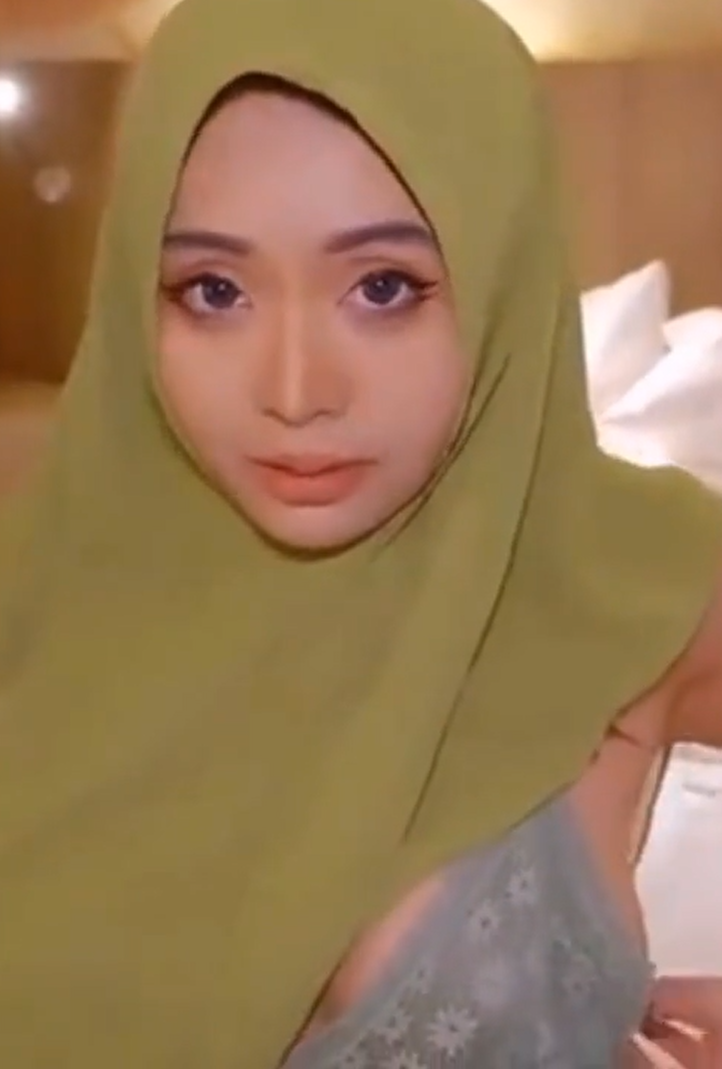 Nonton Film Ngentotin Tante Hijab Bertato Terbaru