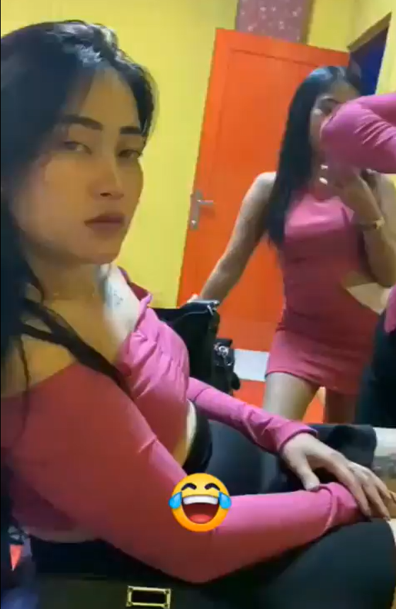 Nonton Film Becanda Brutal LC Karaoke Mau Nyusuin Temennya Terbaru