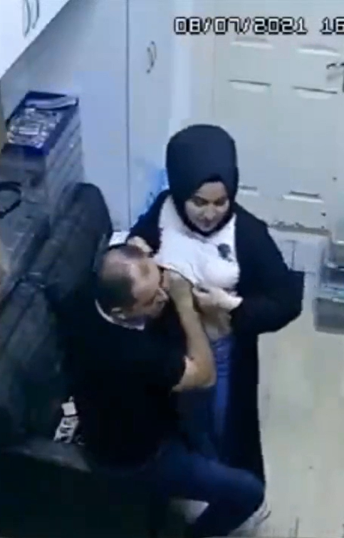 Nonton Film Terekam CCTV Bos Menerima Karyawan Hijab Setelah Mau Dilecehkan Terbaru
